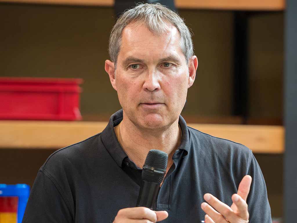 Dr. Andreas Lutz, DuPont, berichtet während der Wissenstransfer-Tage des Transformations-Hubs CyberJoin über Lösungen für die Elektromobilität.